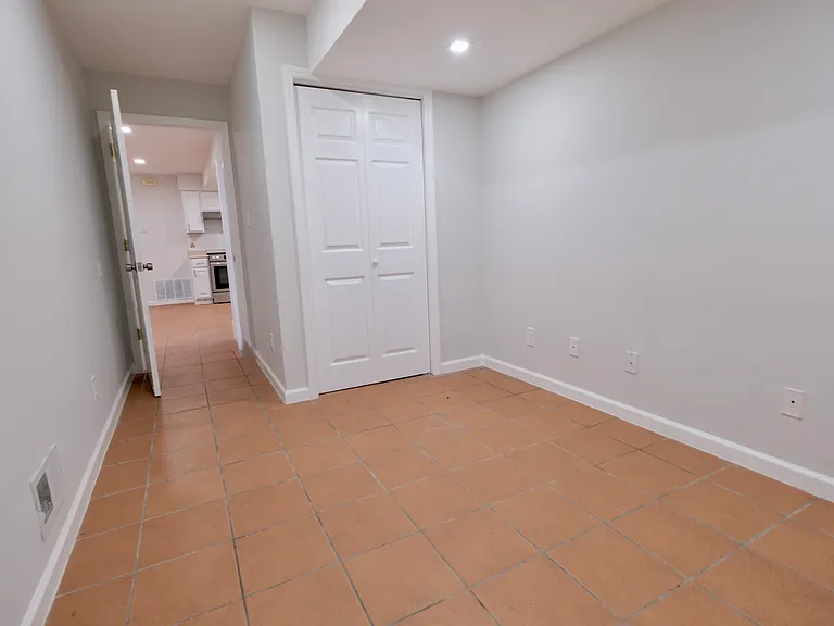 9 Thorne St #G — Photo 4