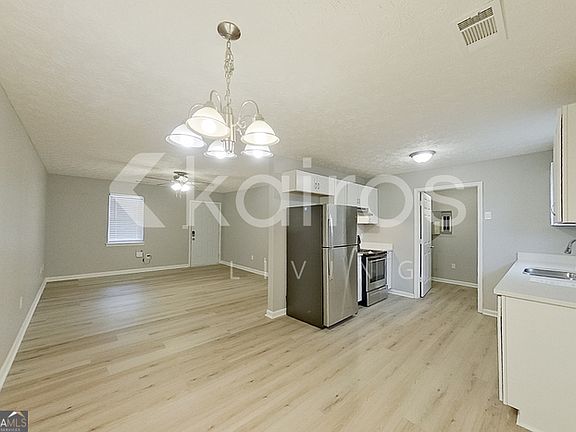 5th image of 320 Deerpark Dr