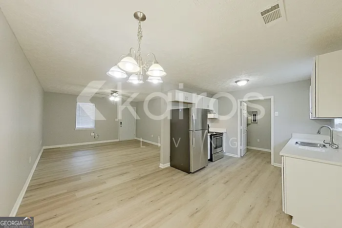 320 Deerpark Dr — Photo 5