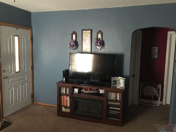 2nd image of 430 S Willow Ave