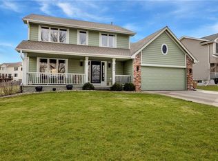 8900 Long Meadow Dr, Johnston, IA 50131