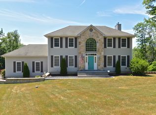 2 Squantz View Dr, New Fairfield, CT 06812