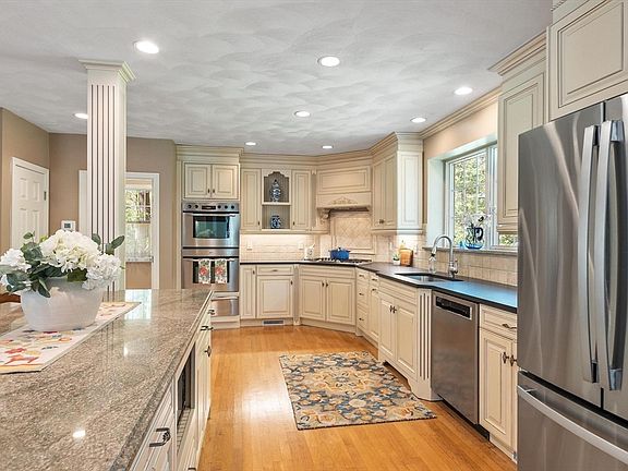 3rd image of 25 Whitney Ln