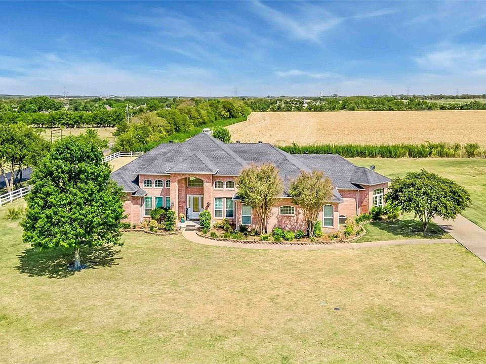 1st image of 120 Equestrian Dr