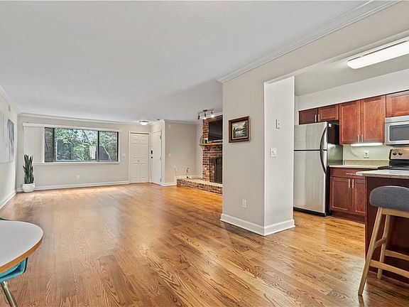 2nd image of 4057 Walnut St APT 4