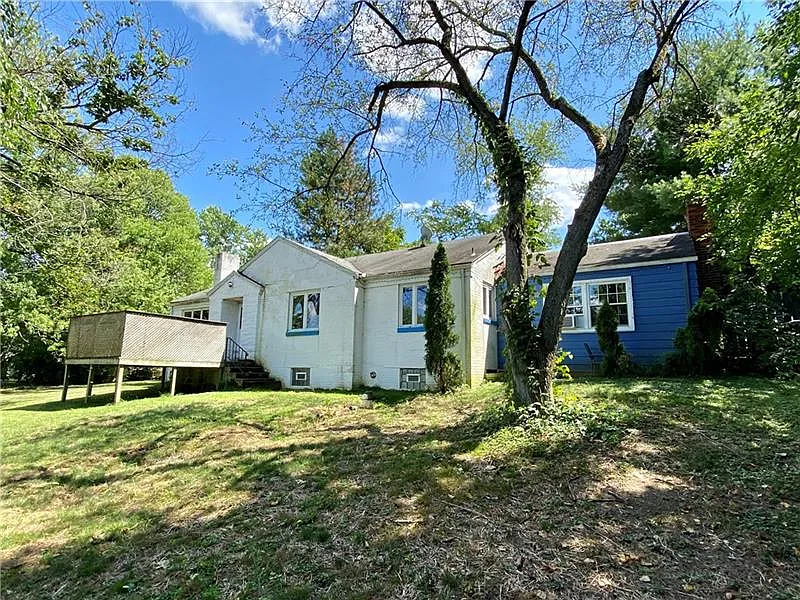 2406 Willowbrook Rd photo 1