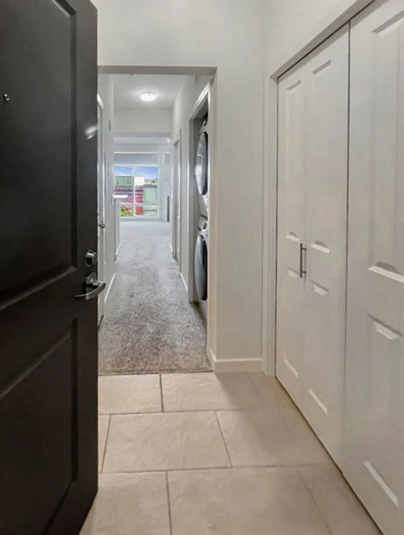 0Bd/1Ba Kirkland Condo — Photo 3