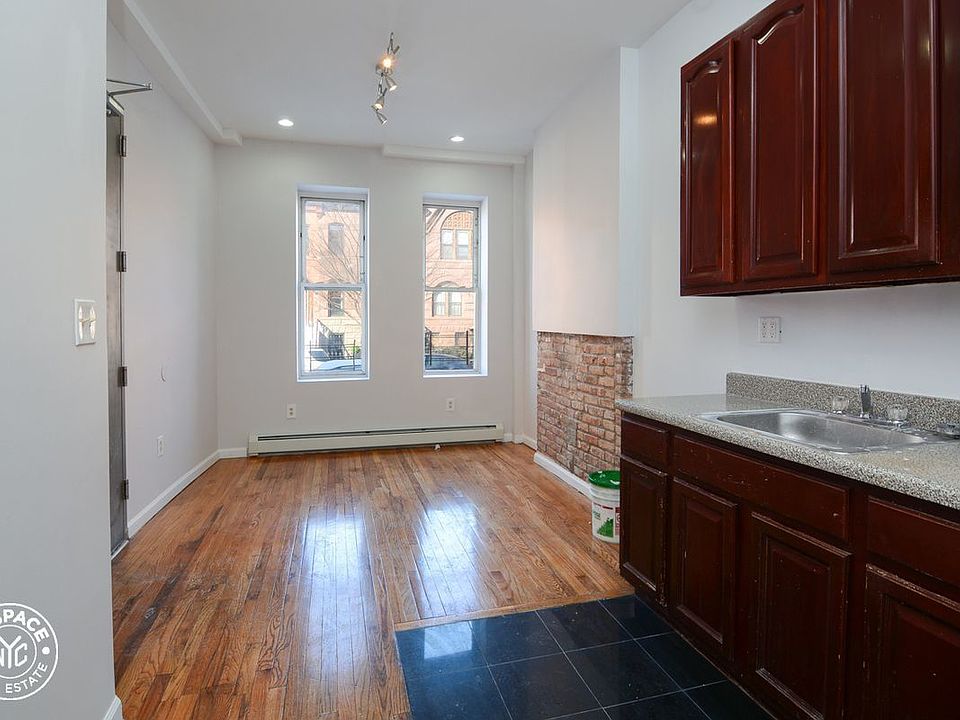 1st image of 514 Bainbridge St APT 2R