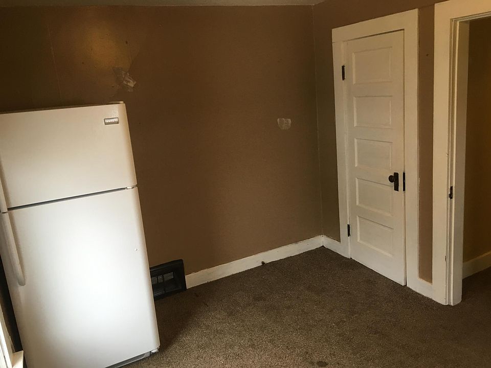 2nd image of 1214 Summit St