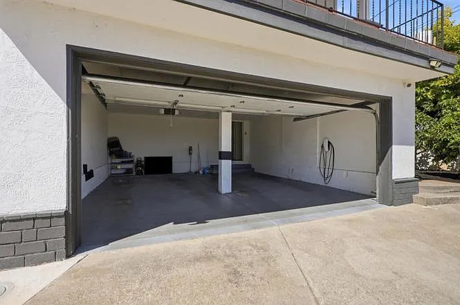4206 Huntington St — Photo 15