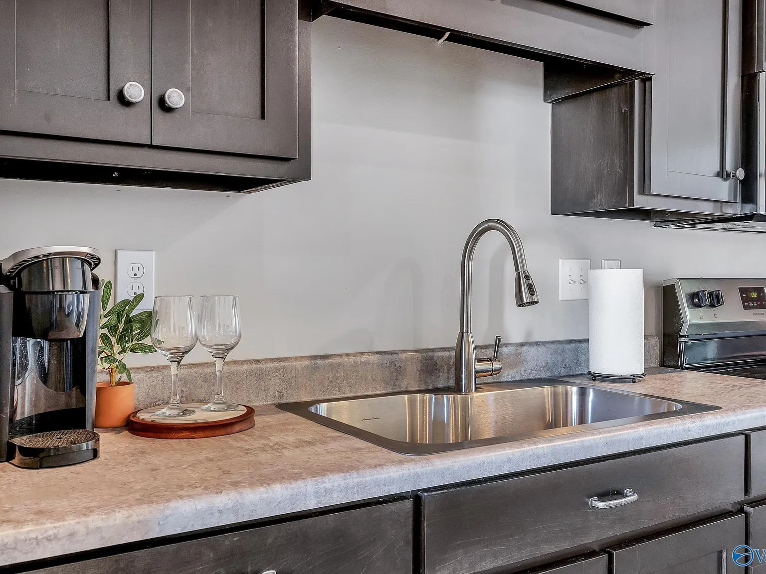 1 bed, 750 sqft, $1,300 — Photo 3