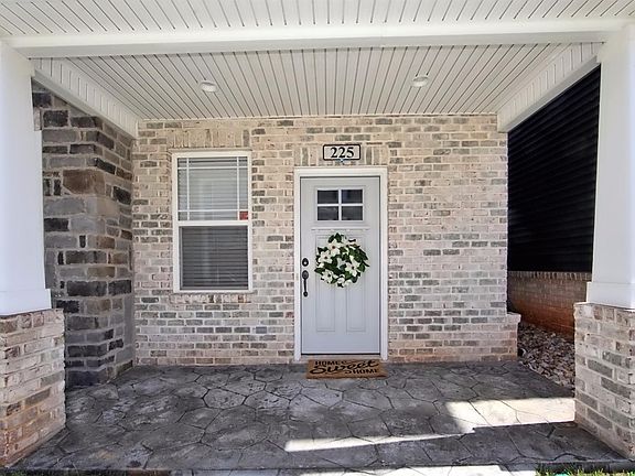 3rd image of 225 Capstone Dr