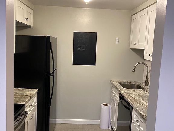 3rd image of 113 N Fayette St APT 1