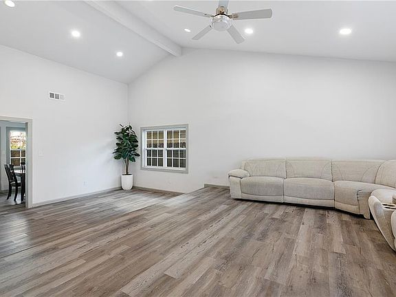 2nd image of 868 Fairfield Ave