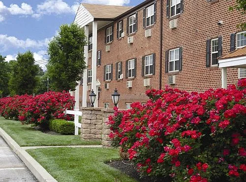 Stratford Apartments — Photo 16