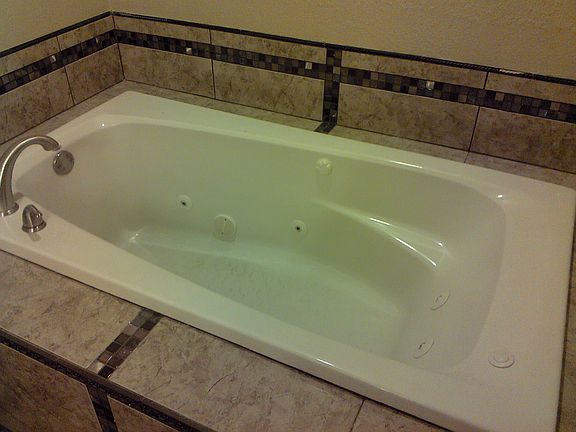 Master Jetted Tiled Tub