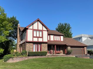 1760 Pondside Dr, Northbrook, IL