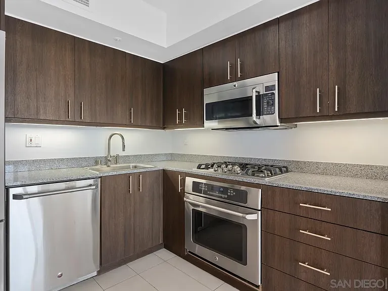 500 W Harbor Dr #504 — Photo 3