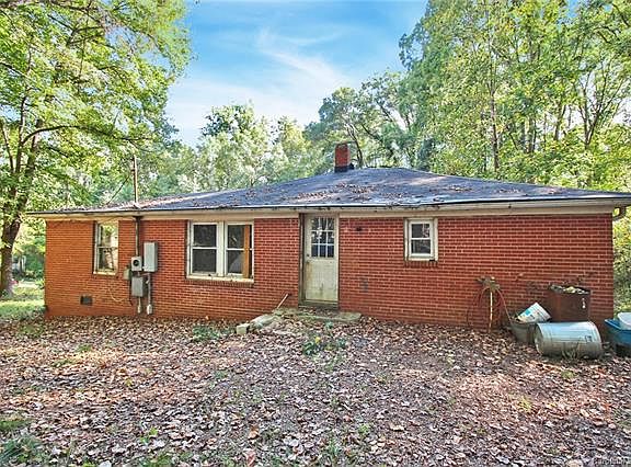 2nd image of 120 Pine Hill Ln