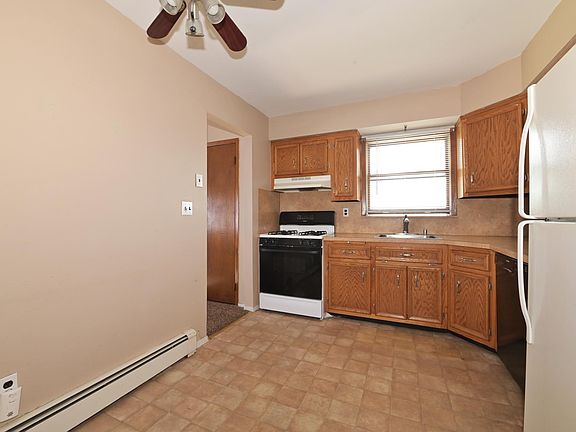 2nd image of 866 1st Ave