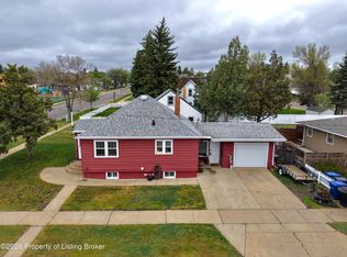 140 4th Ave E, Dickinson, ND 58601