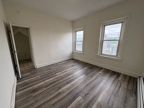 5th image of 911 Wyandotte St #1