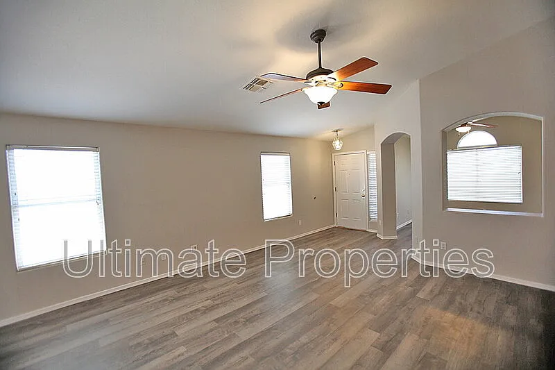 3 bed, 2.0 bath, 1520 sqft, $2,195 — Photo 3