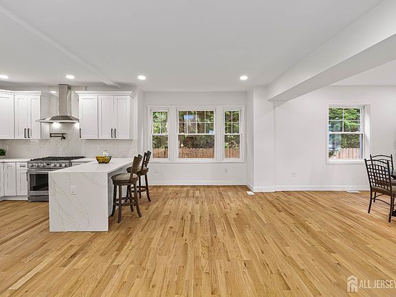 4th image of 1215 Prospect Ave