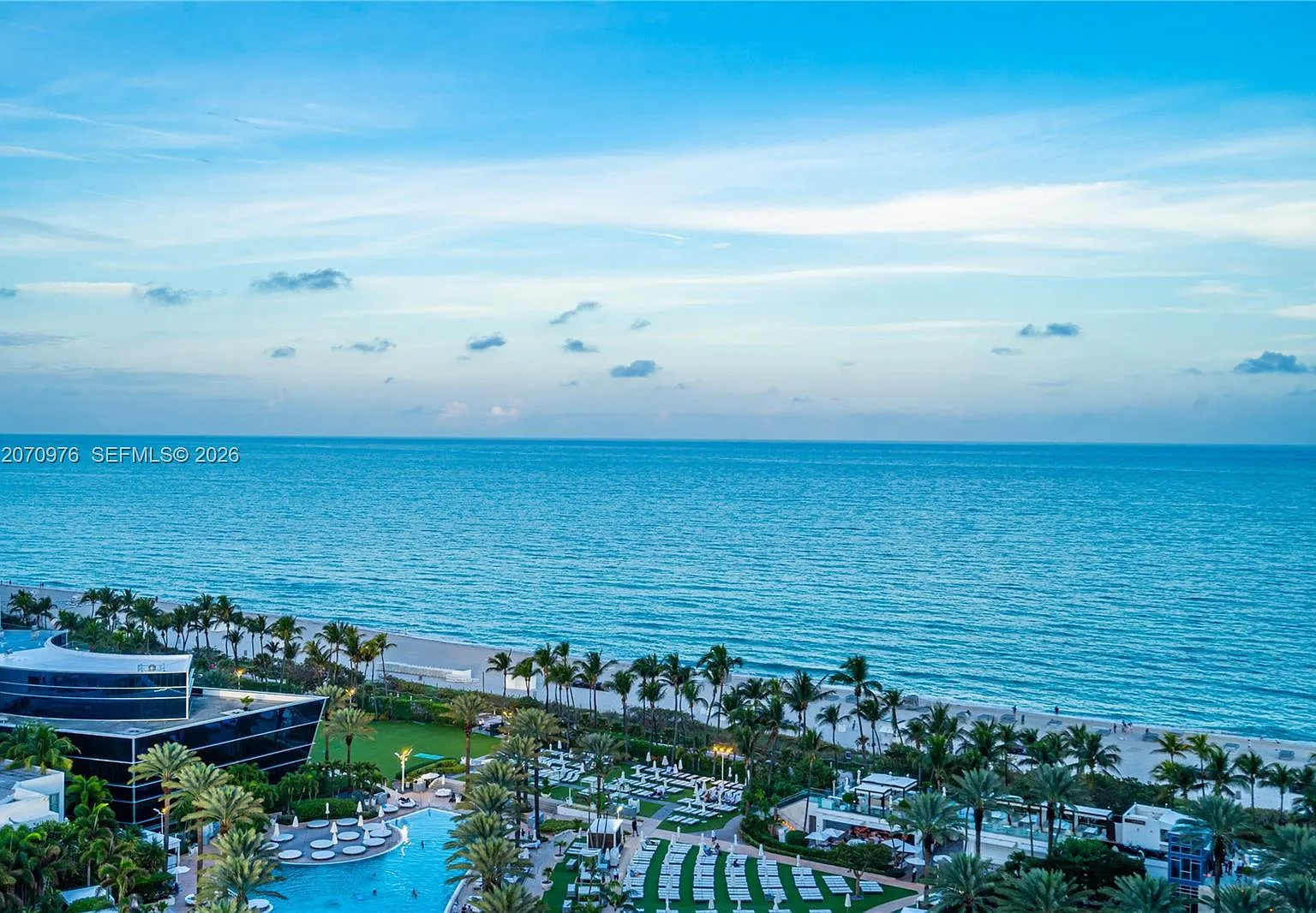 Fontainebleau Ii Condo — Photo 2