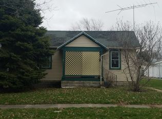 1016 N 12th St, Mattoon, IL 61938