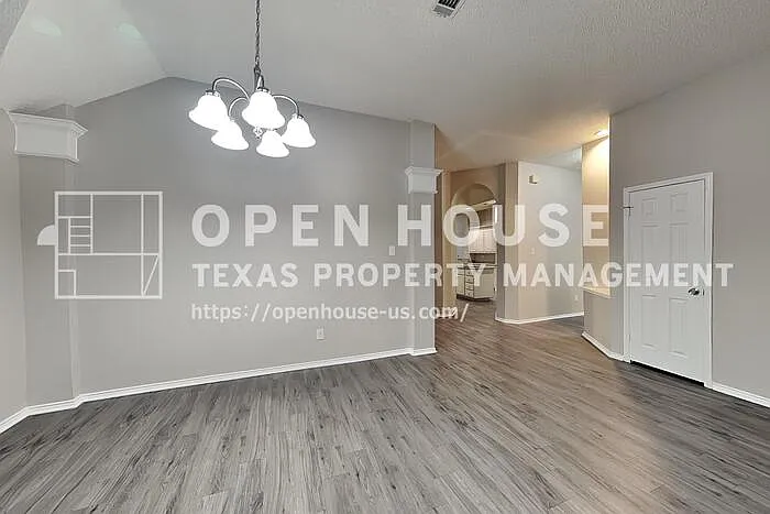 6704 Catalpa Trl — Photo 3