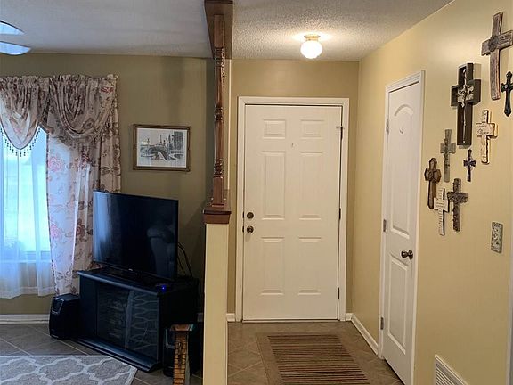 4th image of 9507 Sandpiper St