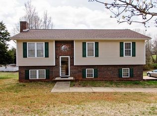 2761 Magnolia St, Conover, NC 28613