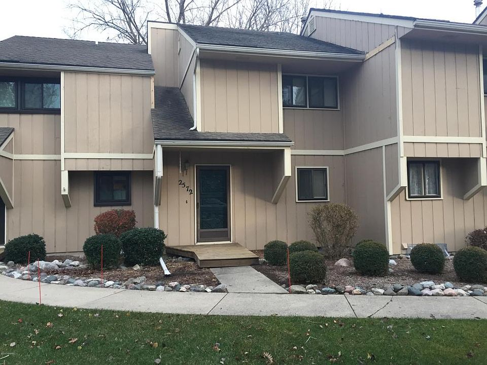 2nd image of 2572 Ridgecroft Dr SE