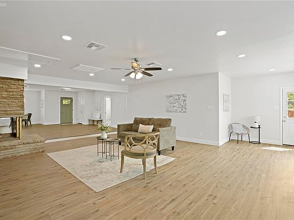 5th image of 301 Louise Dr