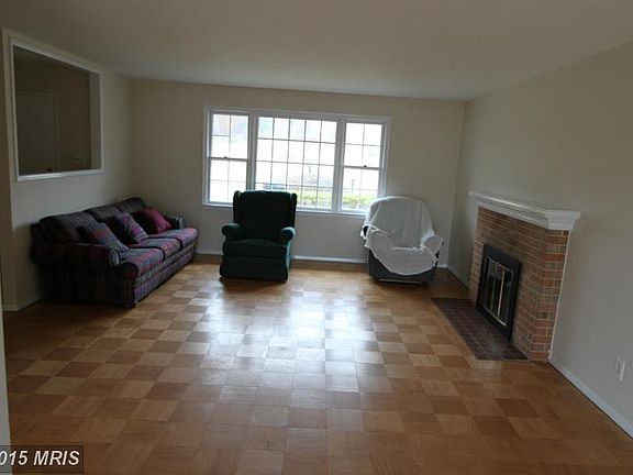 3rd image of 10701 Almond St