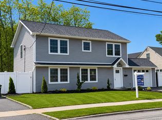36 William St, Copiague, NY 11726