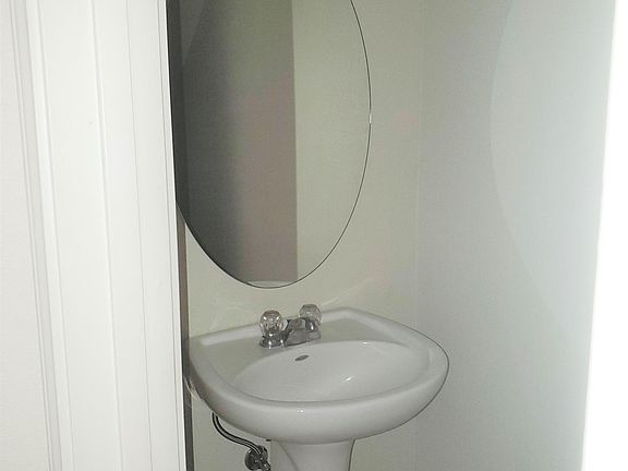 3rd image of 3511 Malibu Ln APT A