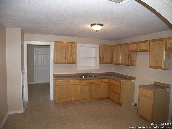 4th image of 118 Hollyberry Ln