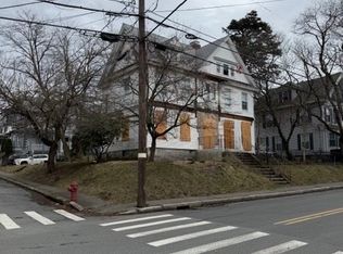 337 Beacon St, Lowell, MA 01850