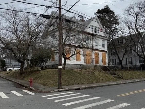 337 Beacon St, Lowell, MA 01850