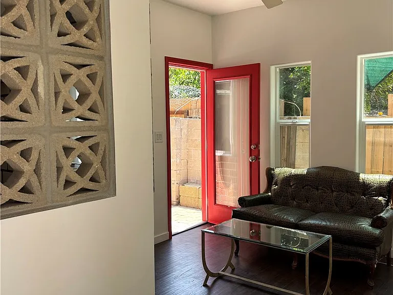 1802 N Raymond Ave — Photo 27