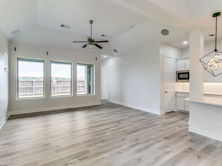523 Paddock Way — Photo 7