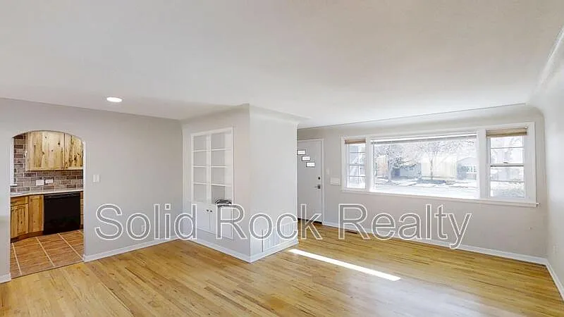 4 bed, 2.0 bath, 1809 sqft, $2,550 — Photo 2