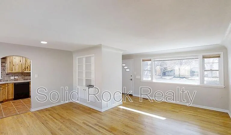 3012 W Saint Vrain St — Photo 2