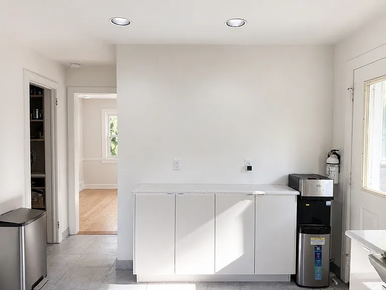 24 Palmer Ave — Photo 3