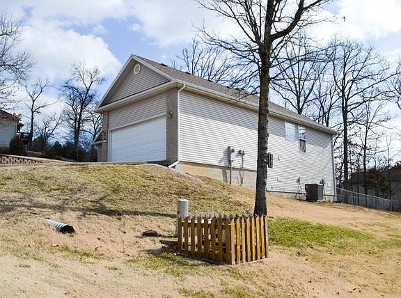 2nd image of 205 Rosewood Ln
