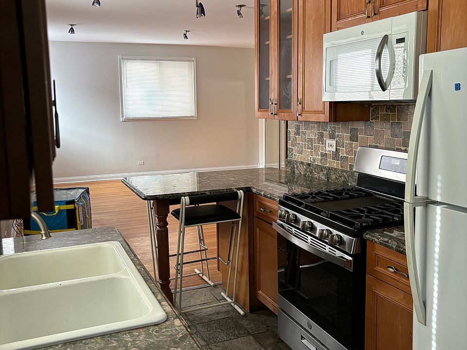 1st image of 4215 N Lockwood Ave #7