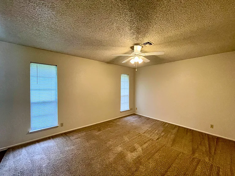 13855 Brook Hollow Blvd — Photo 8