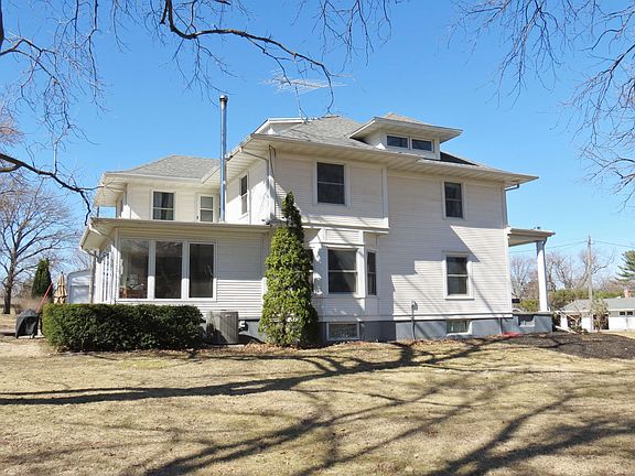 5th image of 701 W Summit St